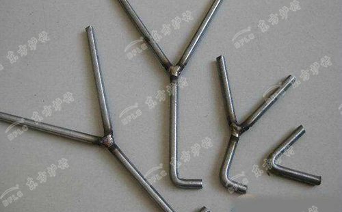 耐火澆注料出現(xiàn)開(kāi)裂的現(xiàn)象是怎么回事？